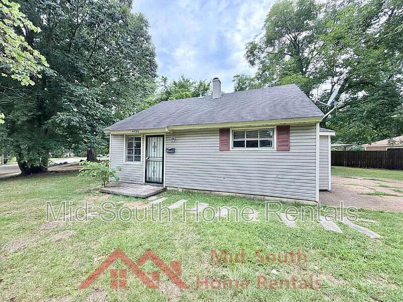 2 bed, 1.0 bath, 771 sqft, $895 — Photo 2