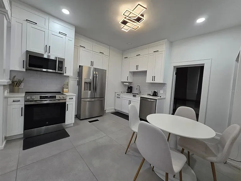 691 10th Ave S — Photo 3
