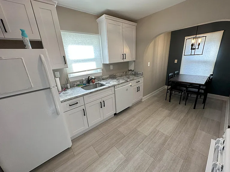 21503 Collingham Ave — Photo 3