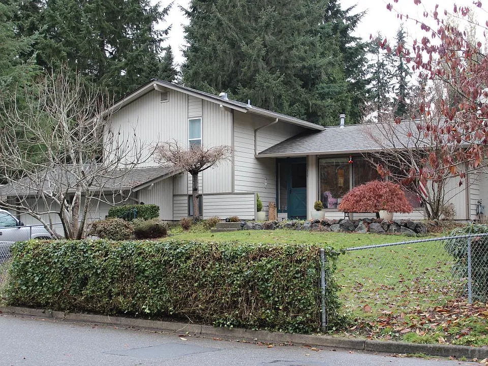 219 219th Pl SW