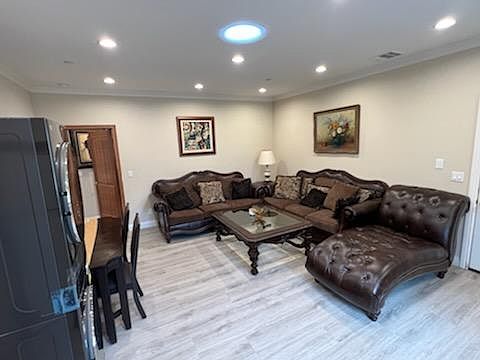3rd image of 7820 Allott Ave #1