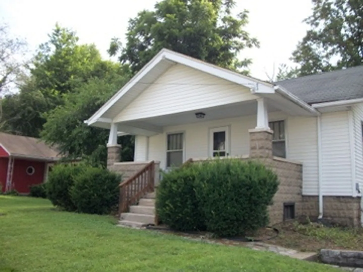 Charming 2 bedroom near IU campus! — Photo 2