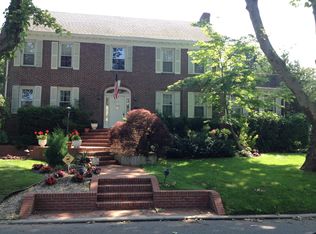 60 Manor Ln, Woodmere, NY 11598