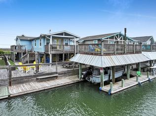 1275 Bay St, Crystal Beach, TX 77650