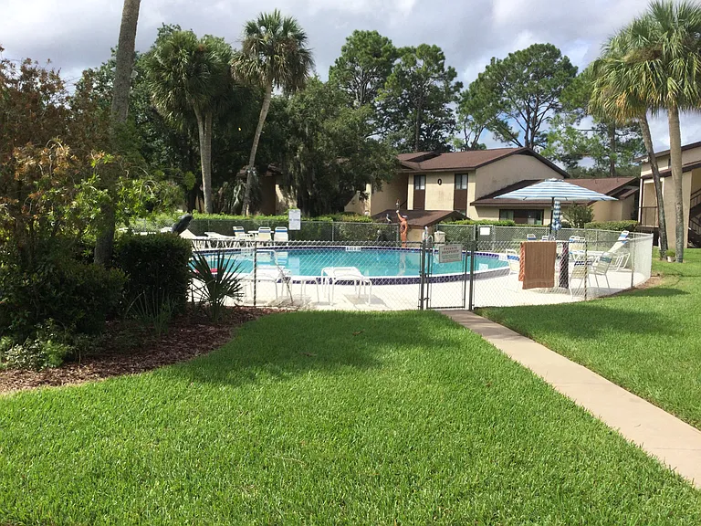 619 Midway Dr #B — Photo 3