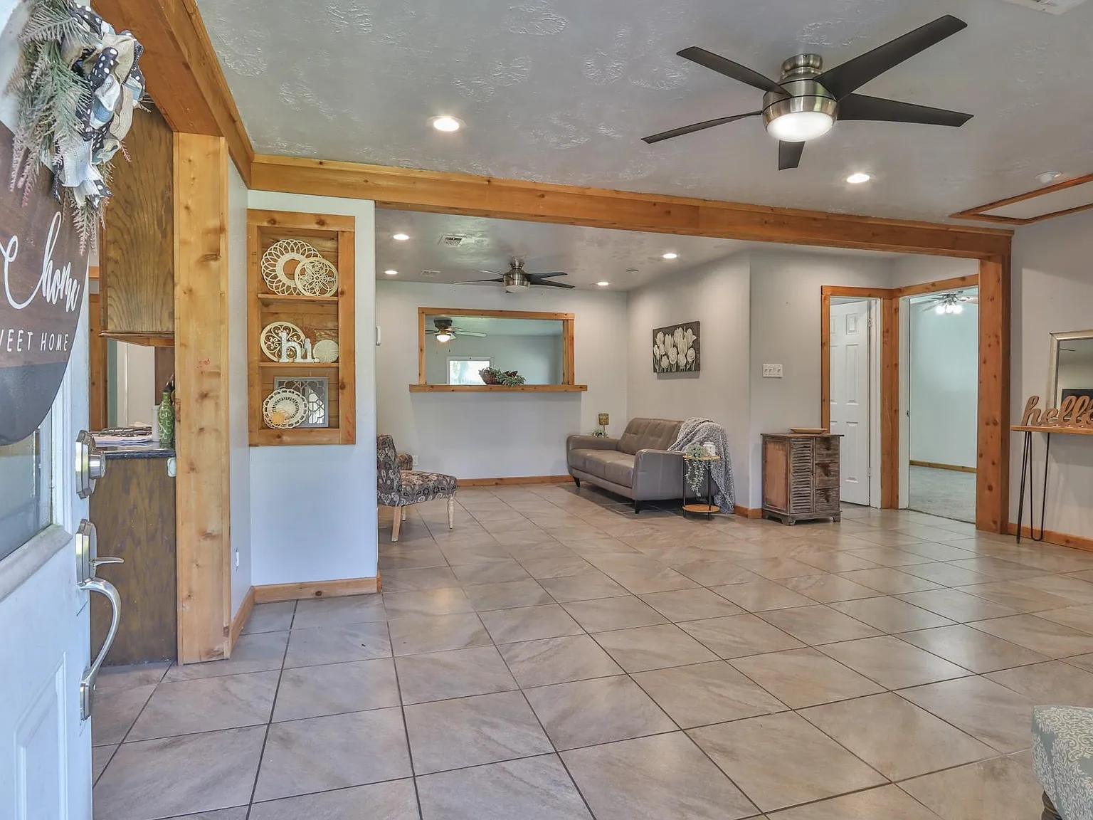 3 bed, 2.0 bath, 1197 sqft, $1,900 — Photo 3