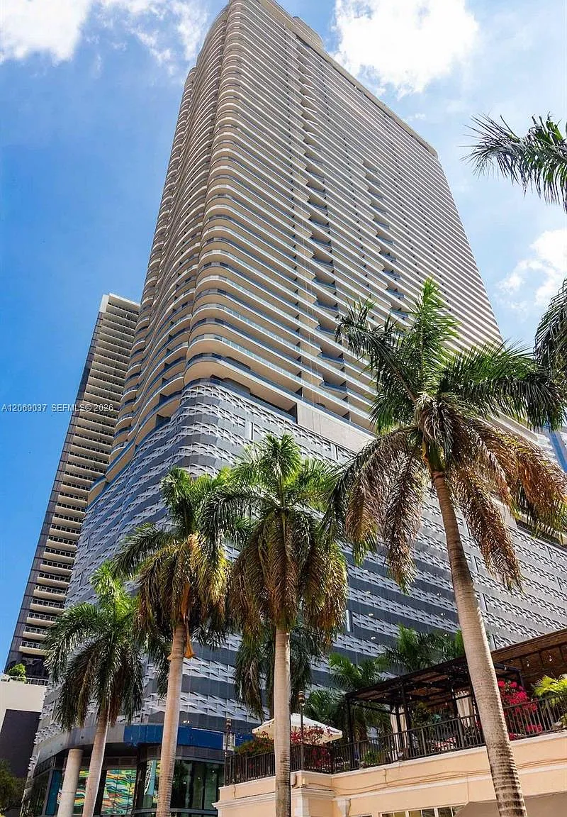 Brickell Flatiron Condo — Photo 1