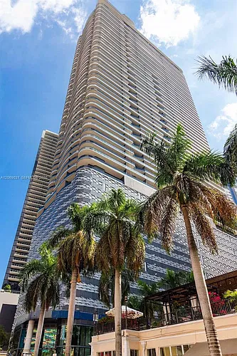 1000 Brickell Plz Photo 1