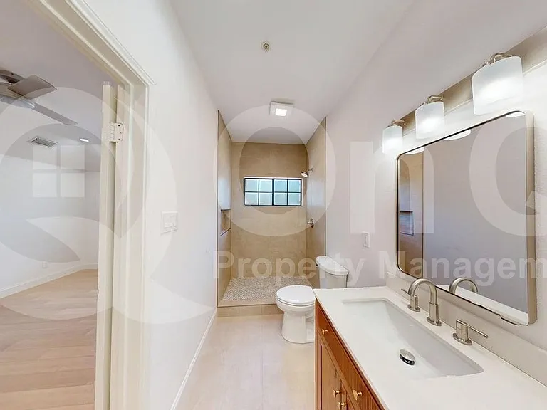 6000 Auburndale Ave #B — Photo 16