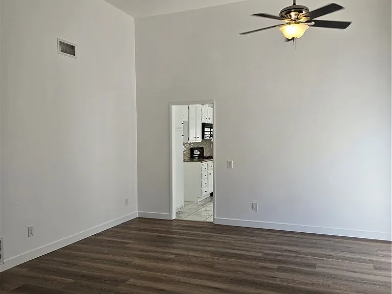 21082 Primrose Ln — Photo 7