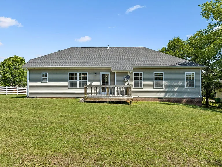 2601 Danbury Cir — Photo 38