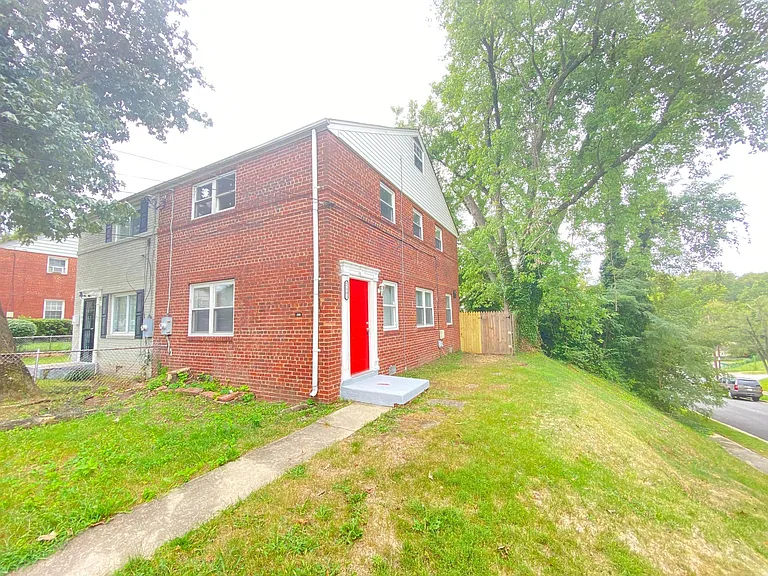 2301 Houston St — Photo 12