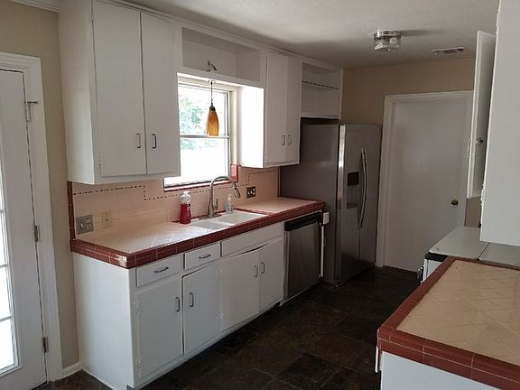 2nd image of 634 Stockton Dr