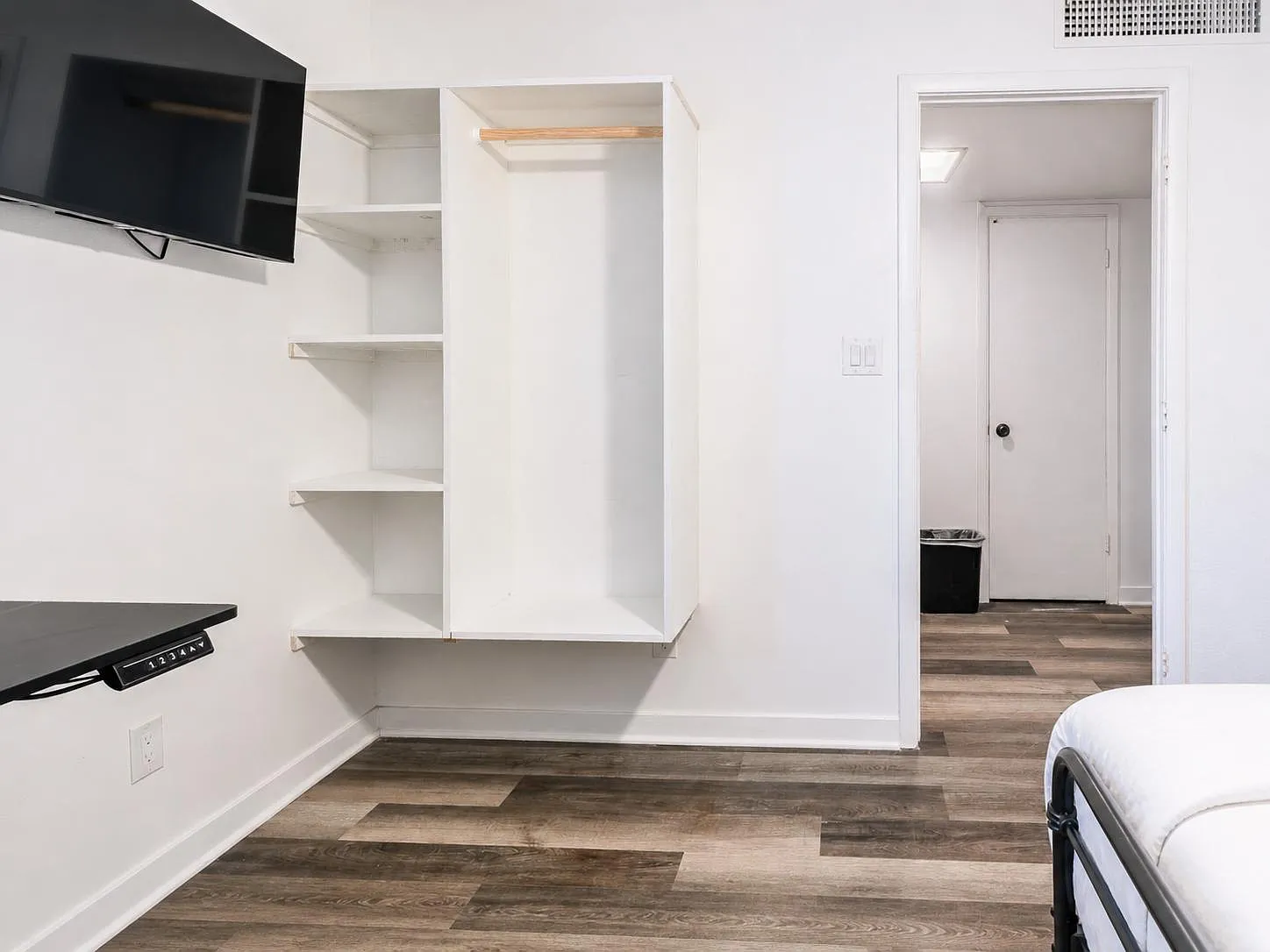4 bed, 3.0 bath, 2100 sqft, $1,044 — Photo 3