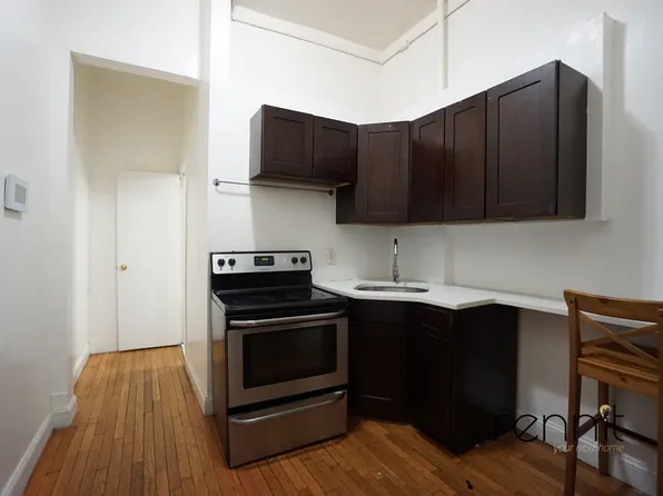 217 Ralph Avenue image 1 of 7