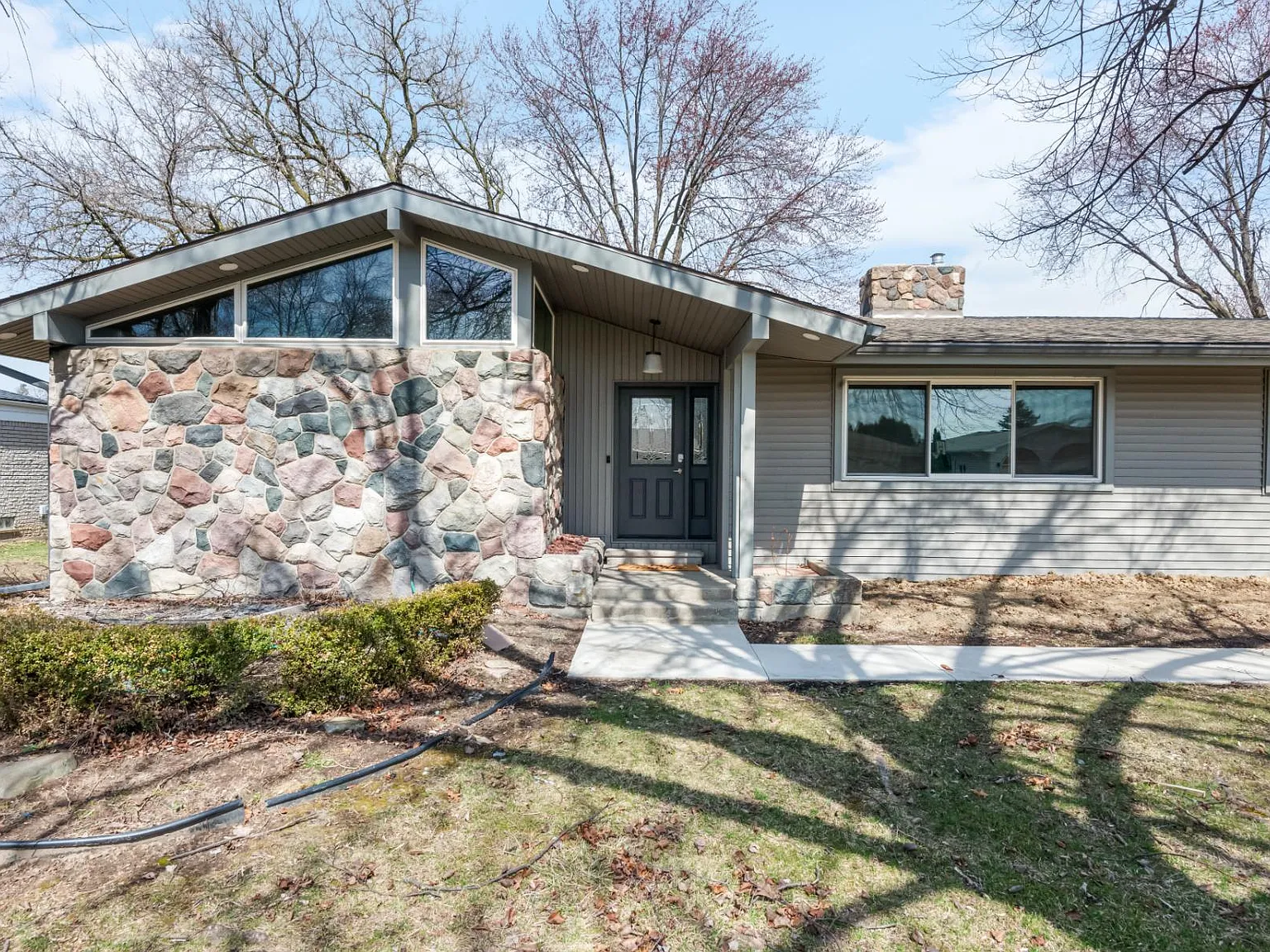 5 bed, 3.5 bath, 1978 sqft, $7,500 — Photo 2