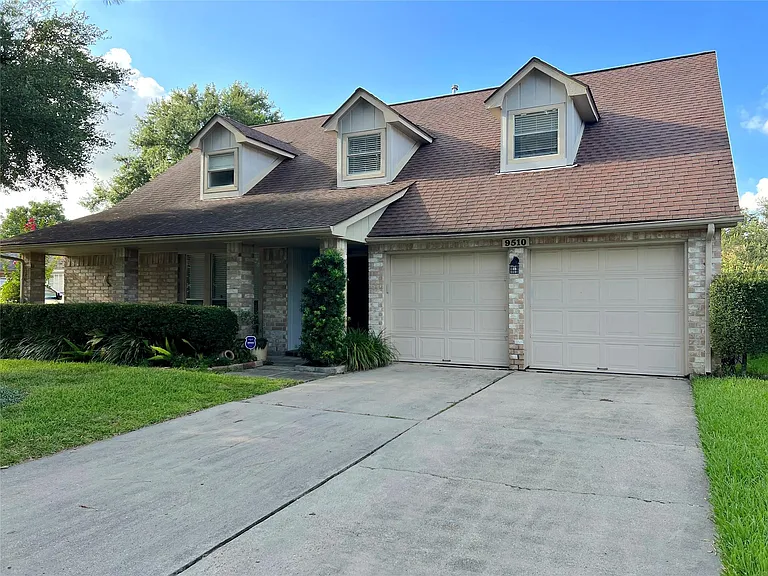 9510 Strawgrass Dr — Photo 4