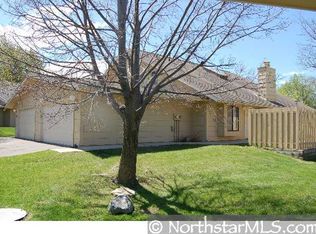 2123 Kings Valley Rd W, Golden Valley, MN 55427