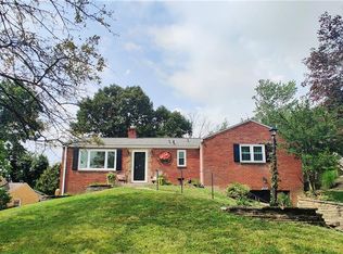 558 Rolling Green Dr, Bethel Park, PA