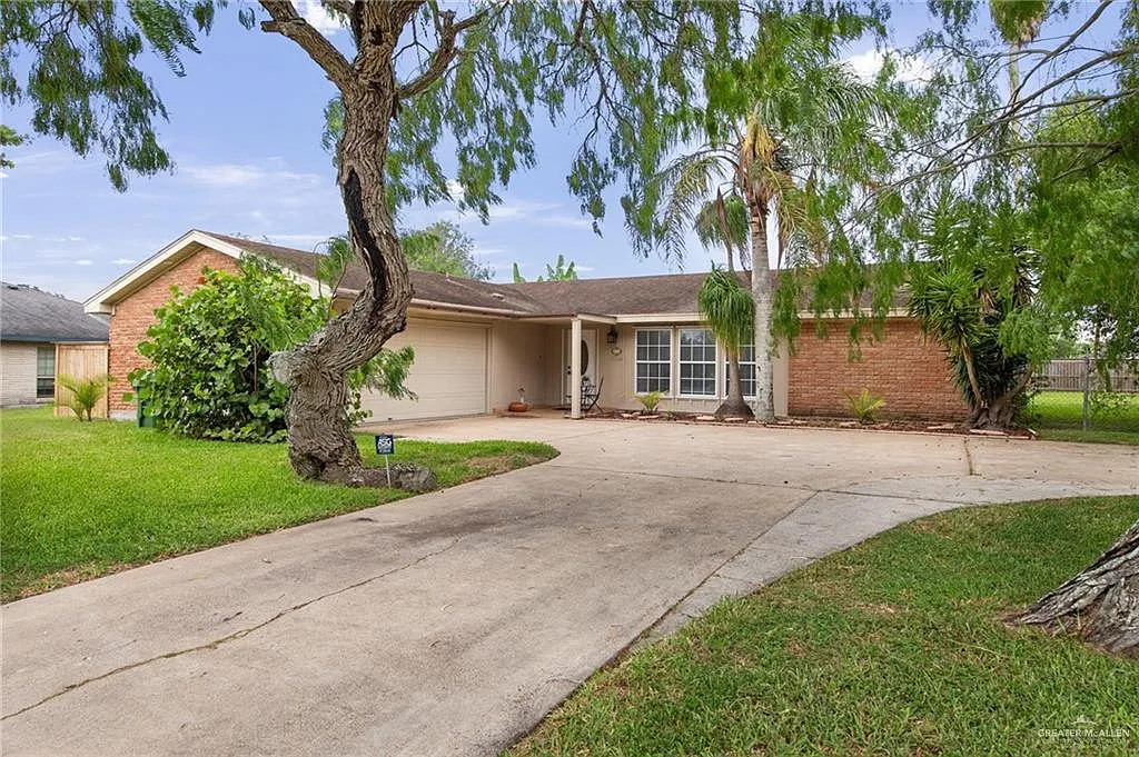 3 bed, 2.0 bath, 1672 sqft, $3,000 — Photo 2