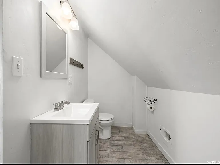 495 N 200 W — Photo 17
