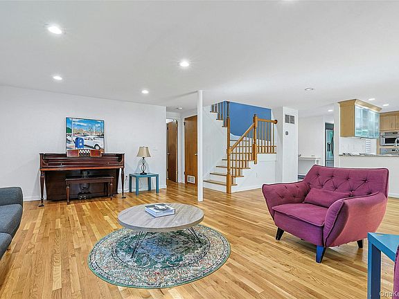 5th image of 268 Watch Hill Road