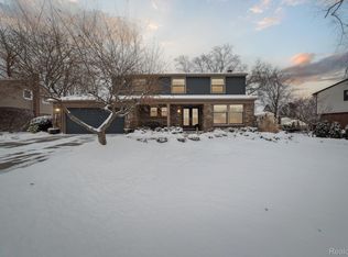 15946 Winchester Dr, Northville, MI 48168
