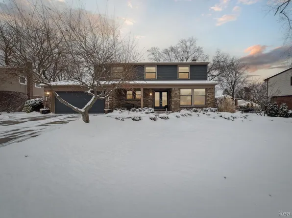 15946 Winchester Dr, Northville, MI 48168