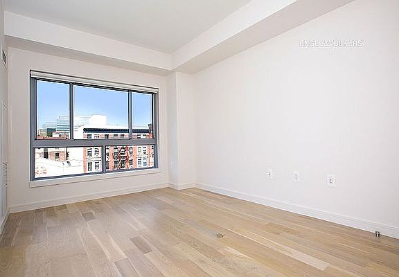 5th image of 171 W 131st St APT 607