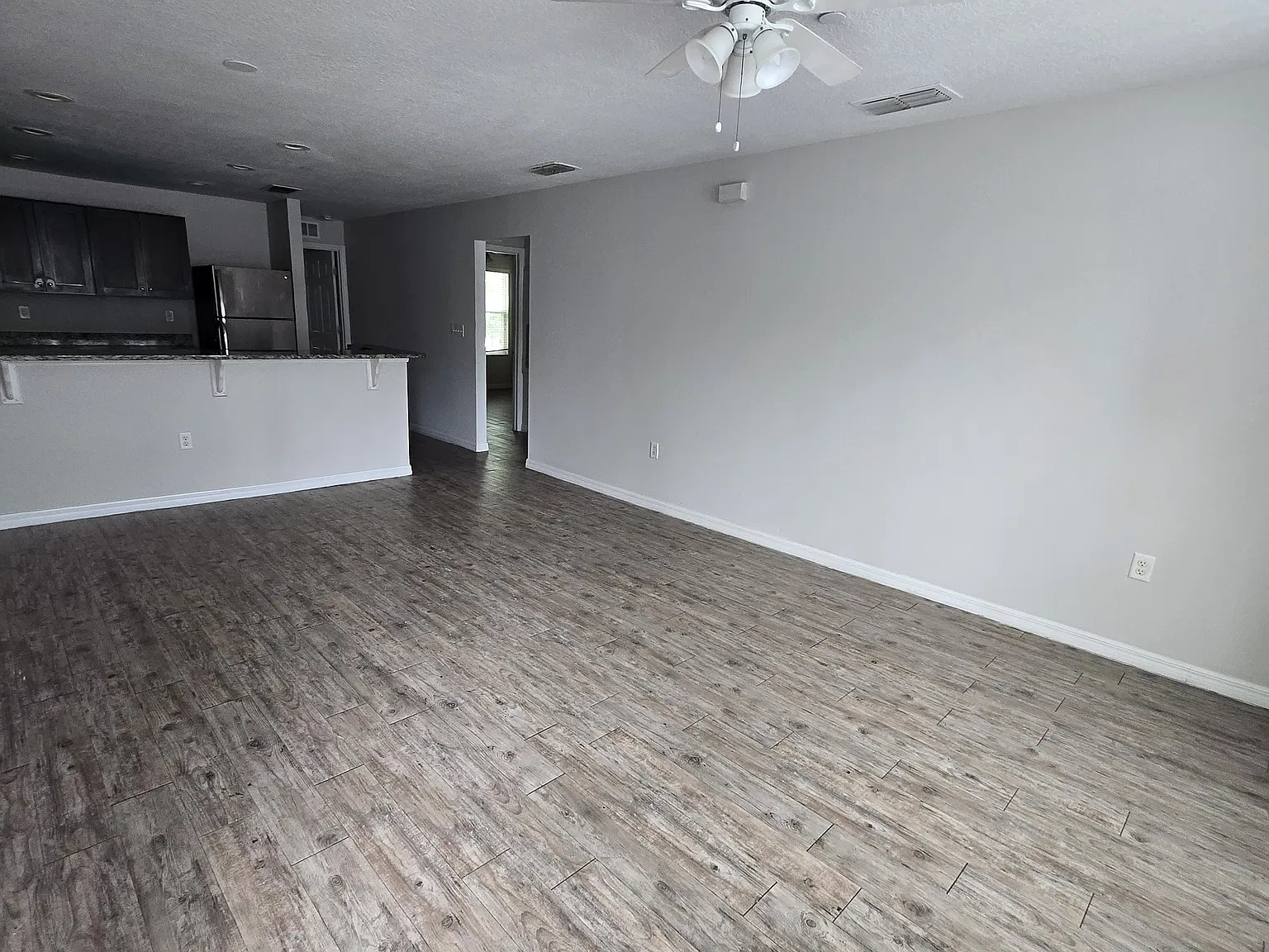 3 bed, 1100 sqft, $1,700 — Photo 2
