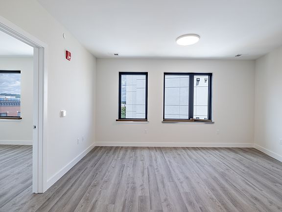5th image of 72 S Essex Ave #217