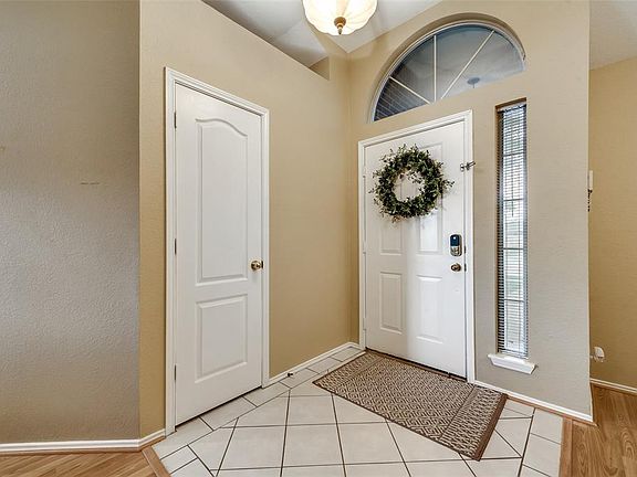 4th image of 717 Crenshaw Dr