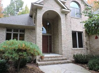 2445 Cardinal Dr, Midland, MI 48642