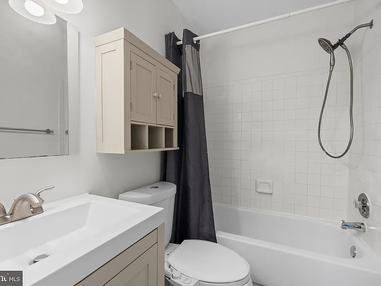 1095 Travis Ln — Photo 6