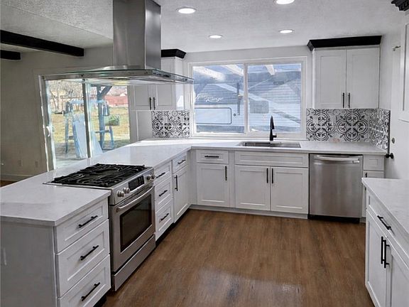 3rd image of 20585 Yucca Loma Rd