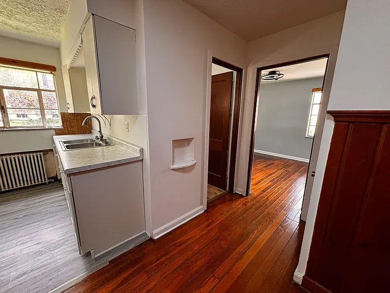 360 Ross Ave — Photo 3