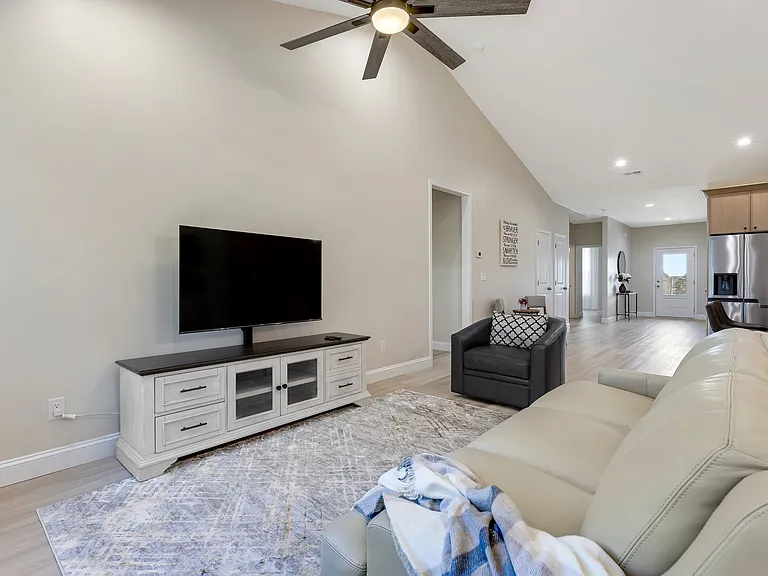 170 Weaver Rd #B — Photo 14