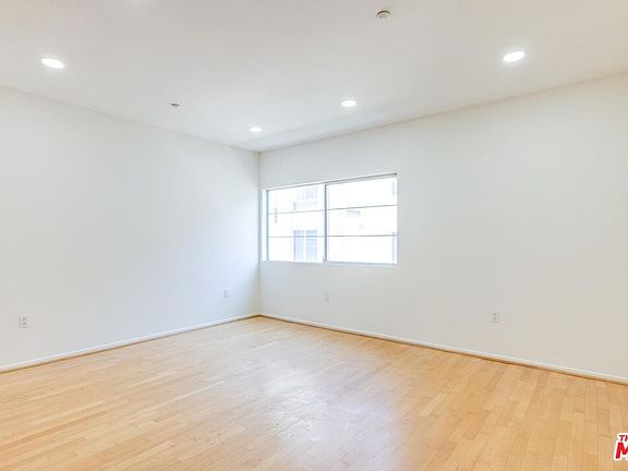 4th image of 2864 Sunset Pl APT 404