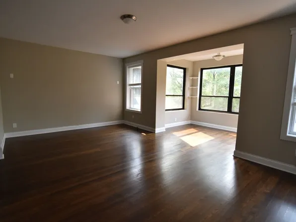700 W Grace St #7083, Chicago, IL 60613