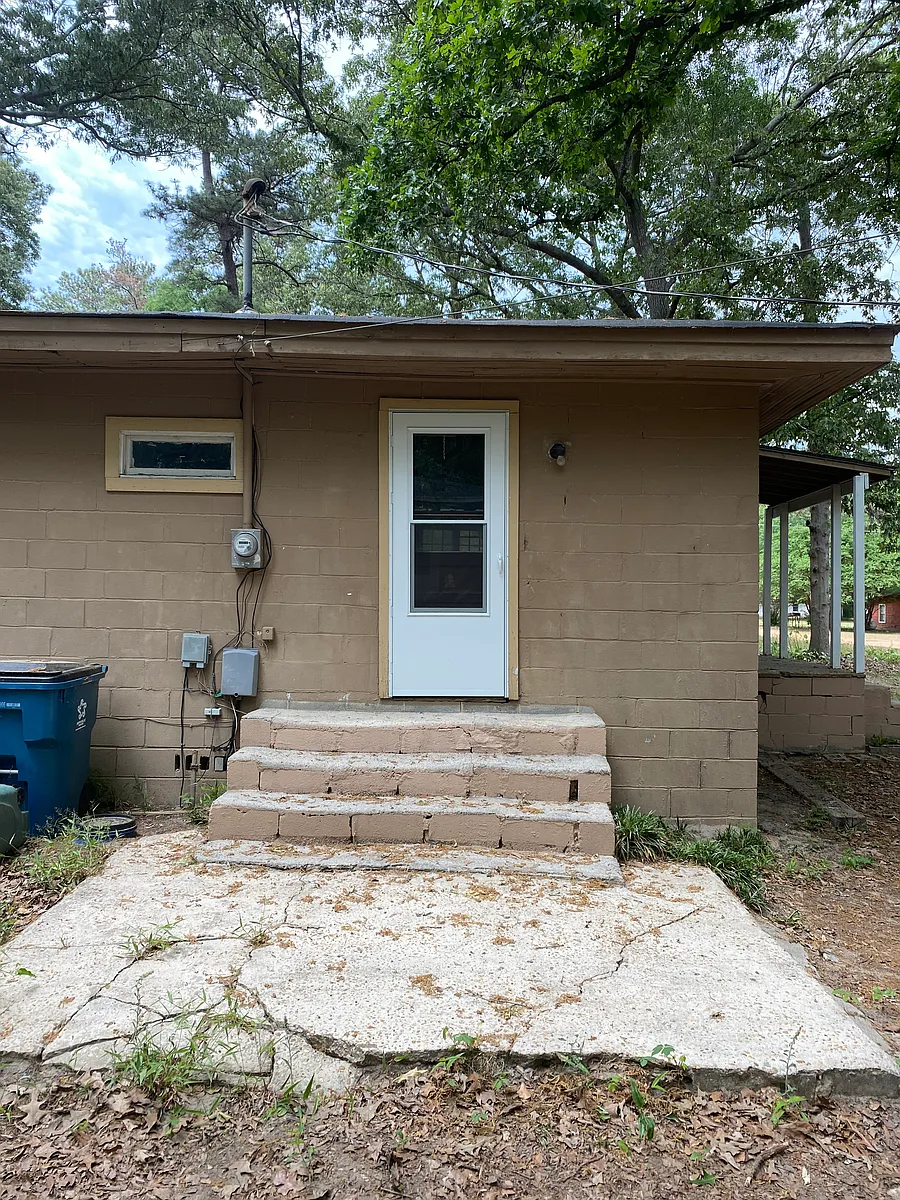 Building Photo - 5355 Thistledown Dr