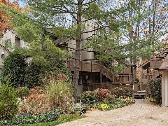 3rd image of 524 Meredith Ln