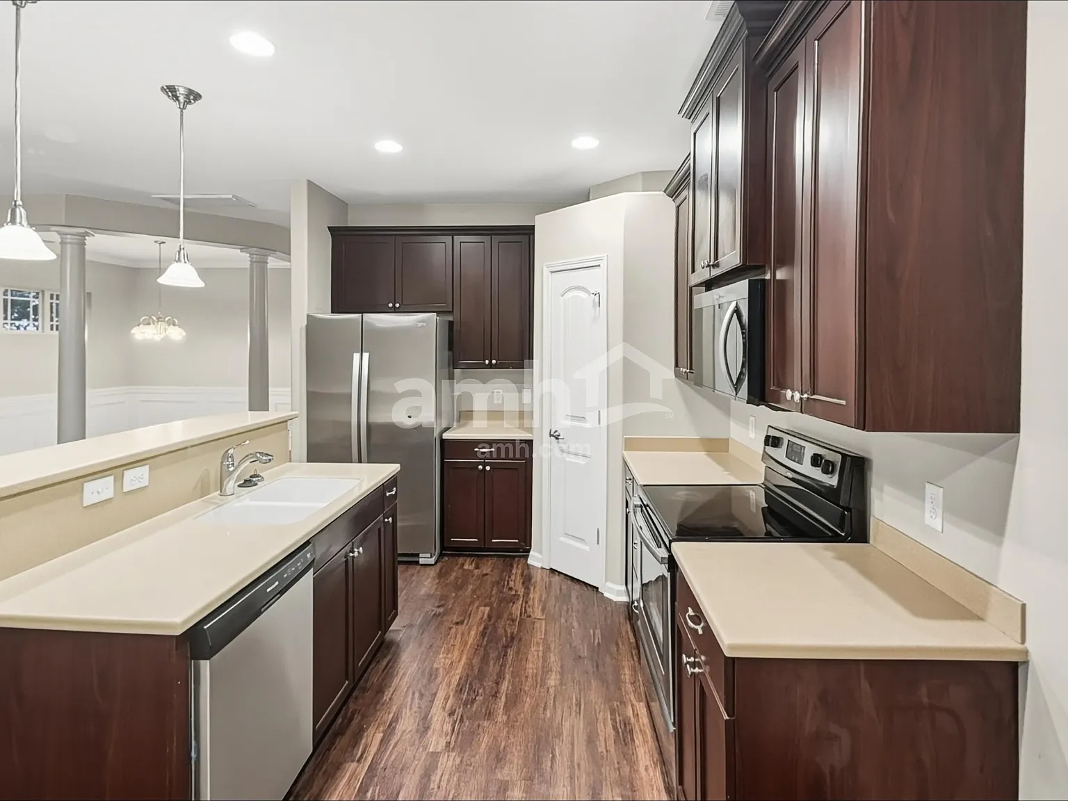 3 bed, 2.5 bath, 1968 sqft, $2,355 — Photo 3