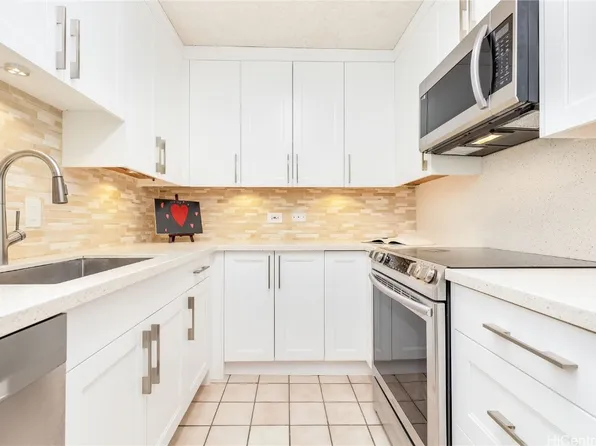 905 Spencer St APT 703, Honolulu, HI 96822