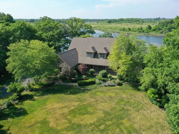 24020 W Old Oak Dr, Mundelein, IL 60060