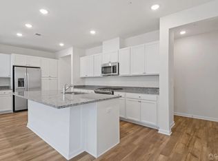 735 Station Rd, Dunellen, NJ 08812