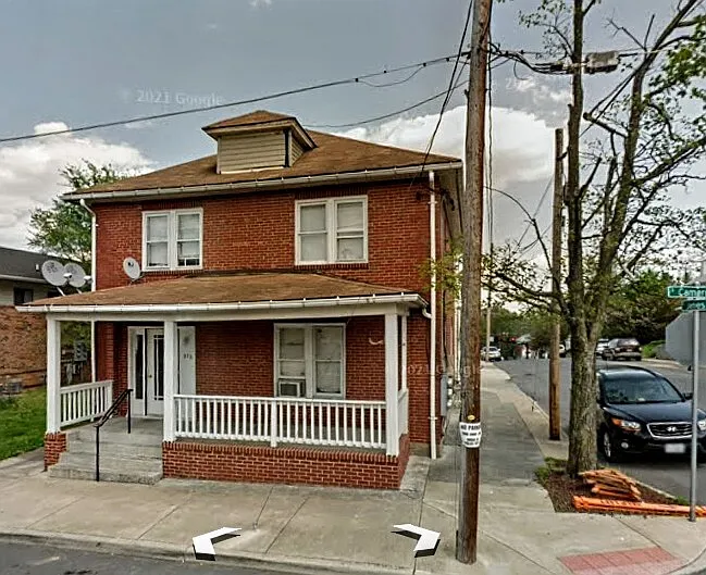 Building Photo - 916 S Cameron St