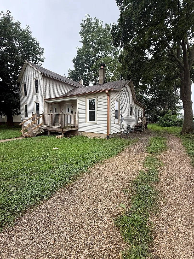 2 bed, 800 sqft, $1,300 — Photo 1