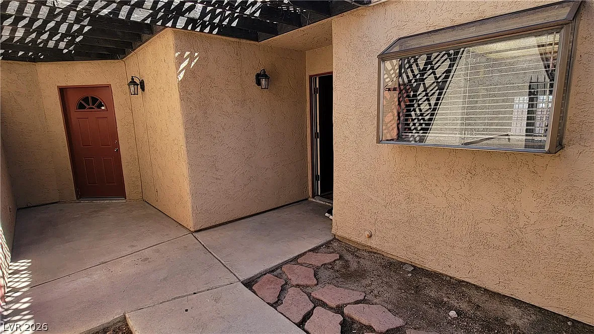 2 bed, 2.0 bath, 1358 sqft, $1,650 — Photo 2