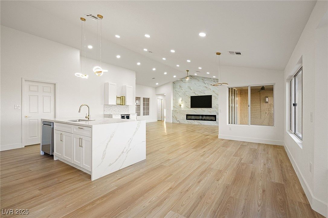 2808 Crown Ridge Dr
