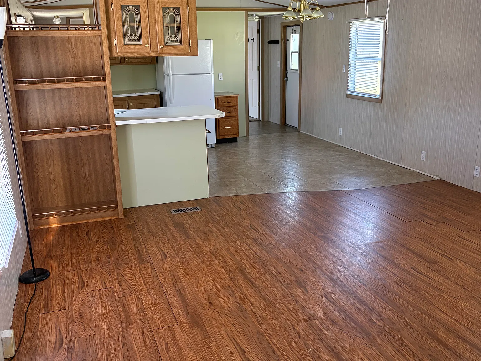 3 bed, 980 sqft, $1,200 — Photo 2